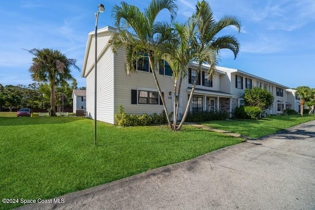 view of front of home featuring a front lawn