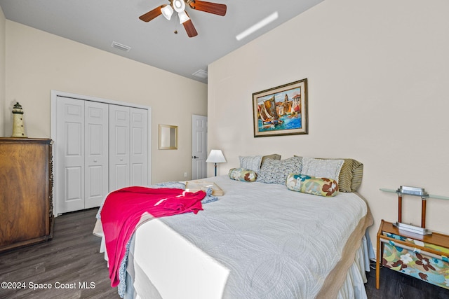 bedroom with a closet, dark hardwood / wood-style flooring, and ceiling fan