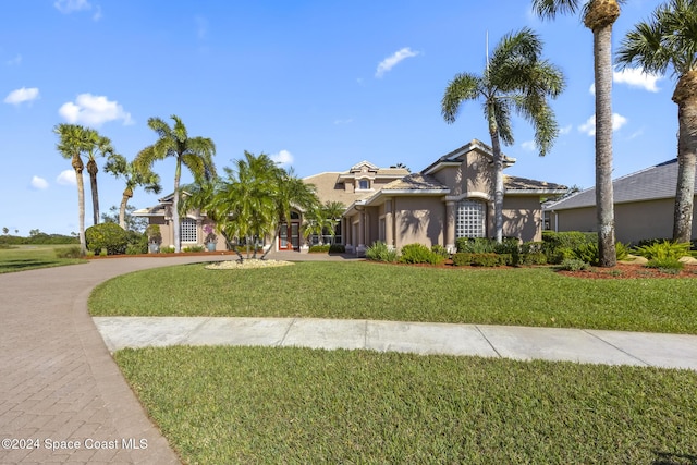 view of front of house with a front lawn