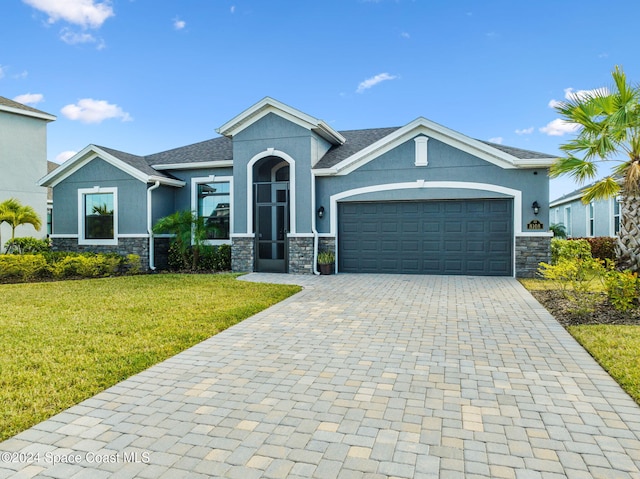 view of front of home featuring a garage and a front yard