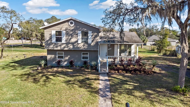 tri-level home featuring a front lawn