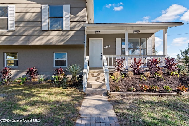 view of front of house with a front lawn and covered porch