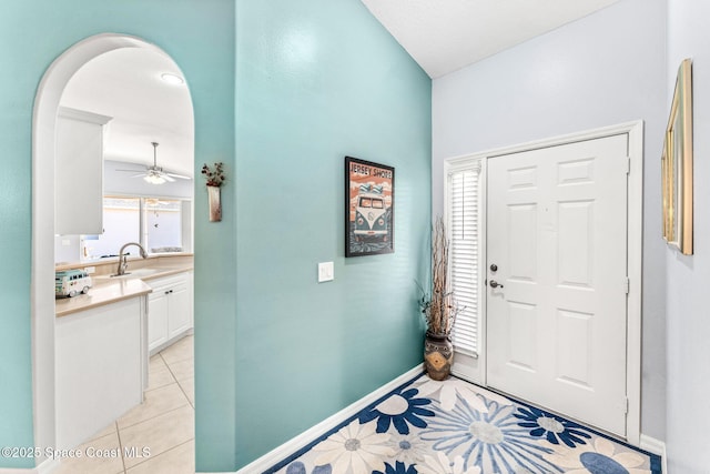 tiled entrance foyer featuring sink and ceiling fan