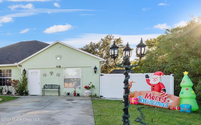 view of front of property