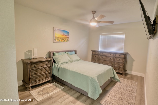 bedroom featuring light hardwood / wood-style floors and ceiling fan