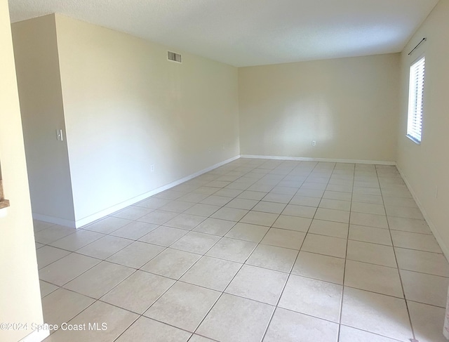 unfurnished room featuring light tile patterned flooring