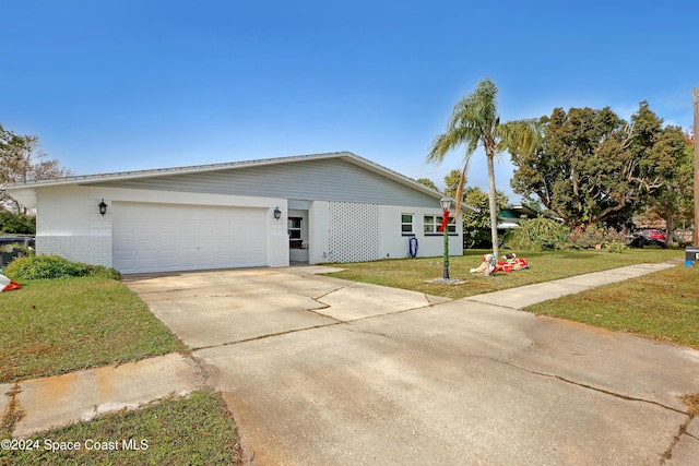 view of front of house featuring a garage and a front yard