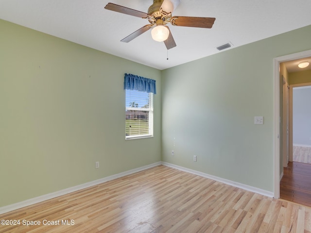 unfurnished room featuring light hardwood / wood-style flooring and ceiling fan