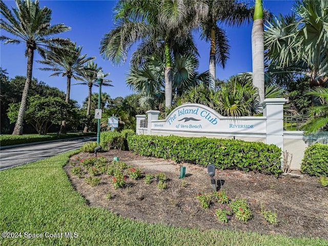 view of community / neighborhood sign