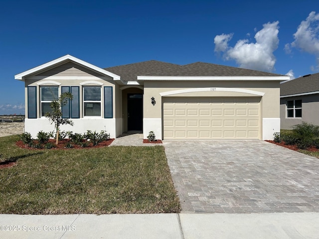 view of front of home featuring a garage and a front yard