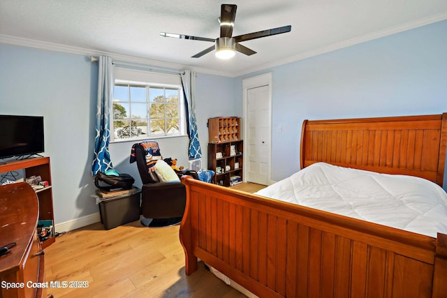 bedroom with ceiling fan, ornamental molding, and light hardwood / wood-style flooring