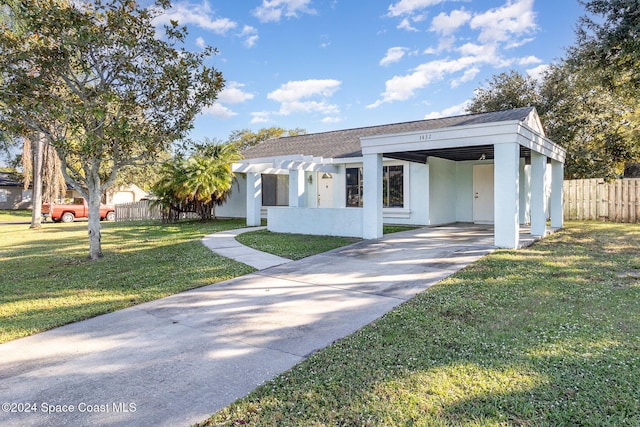 view of front of house featuring a carport and a front lawn