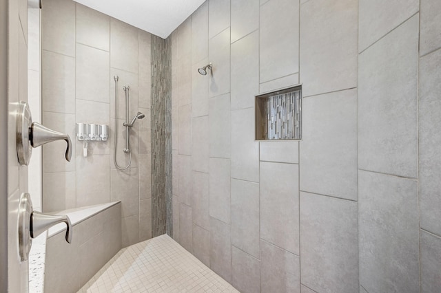 bathroom featuring a tile shower