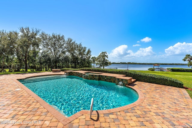 4760 Honeyridge Ln, Merritt Island, FL 32952 - view of swimming pool with a pool with connected hot tub, a water view, and a patio area