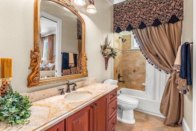 full bathroom with shower / tub combo with curtain, vanity, and toilet