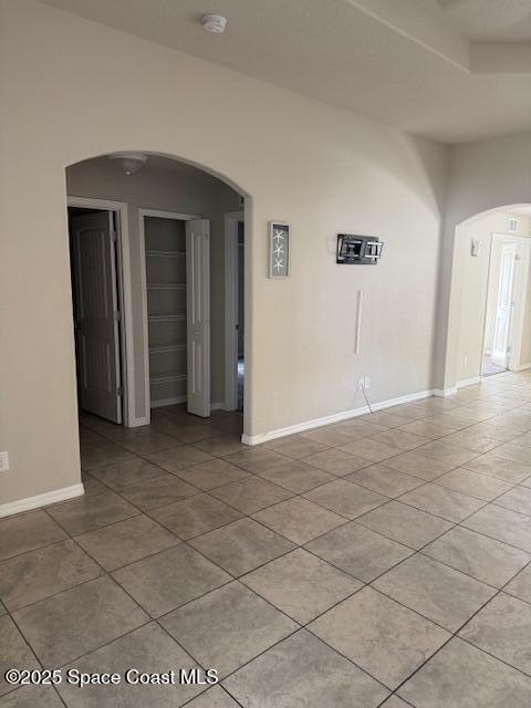 unfurnished room featuring light tile patterned floors