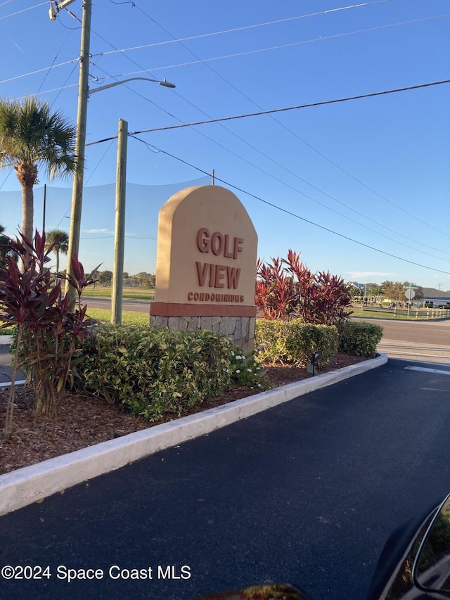 view of community / neighborhood sign