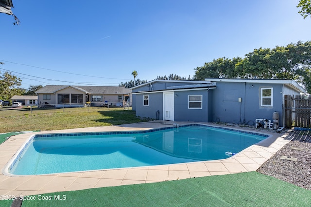 view of swimming pool with a lawn