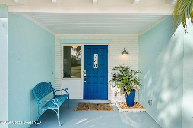 property entrance featuring a porch