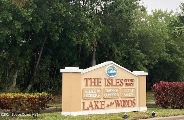 view of community / neighborhood sign