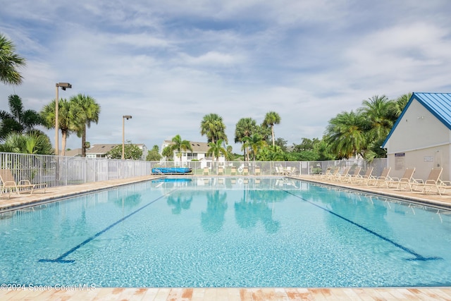 view of swimming pool