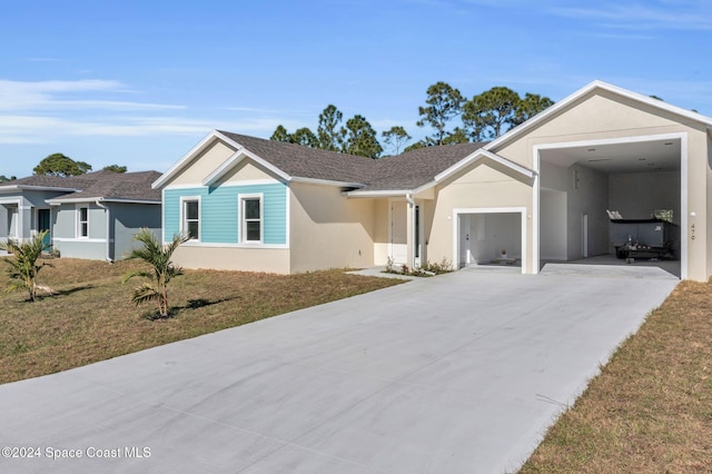 ranch-style house featuring a front yard