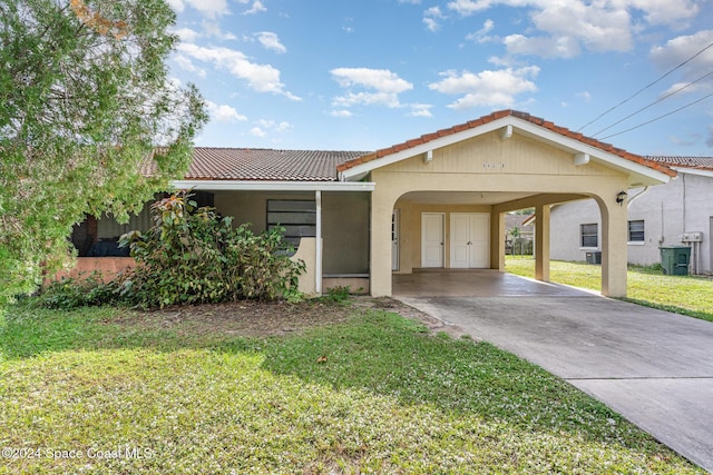 view of front of property with a front yard