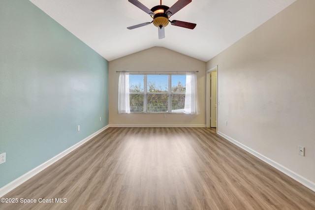 unfurnished room featuring light hardwood / wood-style floors, lofted ceiling, and ceiling fan