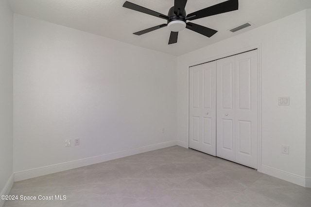 unfurnished bedroom featuring a closet and ceiling fan