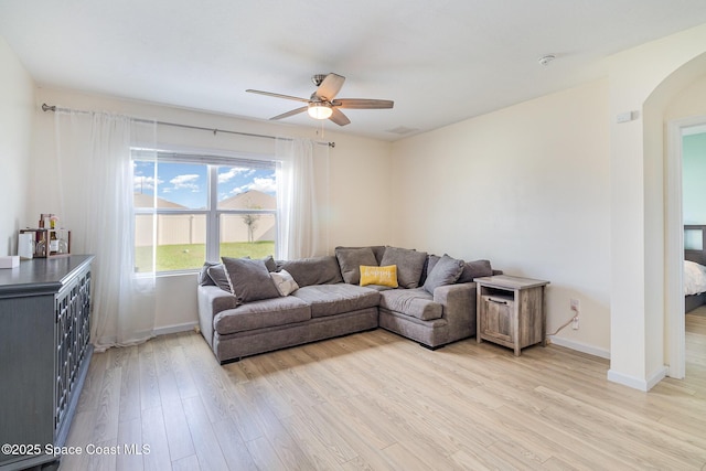 living room featuring light hardwood / wood-style floors and ceiling fan