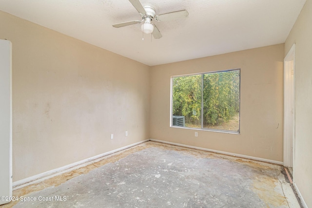 empty room with ceiling fan