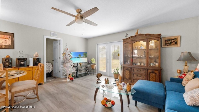 living room featuring light hardwood / wood-style floors and ceiling fan