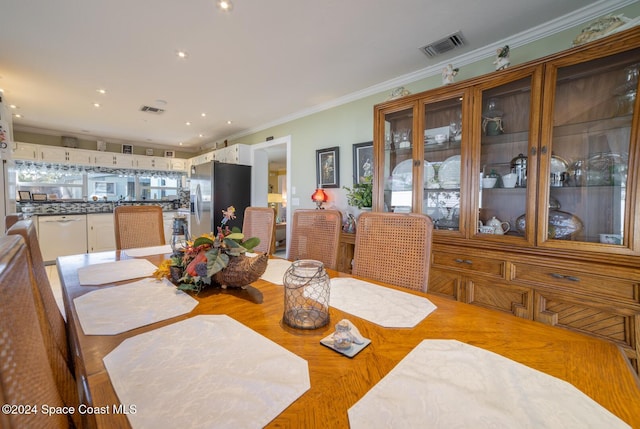 dining space featuring ornamental molding