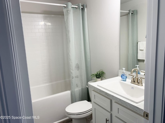 698 De Groodt Rd SW, Palm Bay, FL 32908 - bathroom with vanity and shower / tub combo