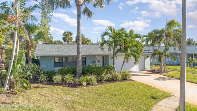 view of front of property featuring a front yard and a garage