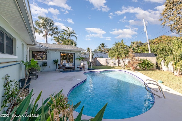 view of swimming pool with a patio area and an outdoor hangout area