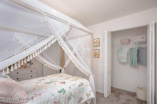 bedroom with carpet flooring and a closet