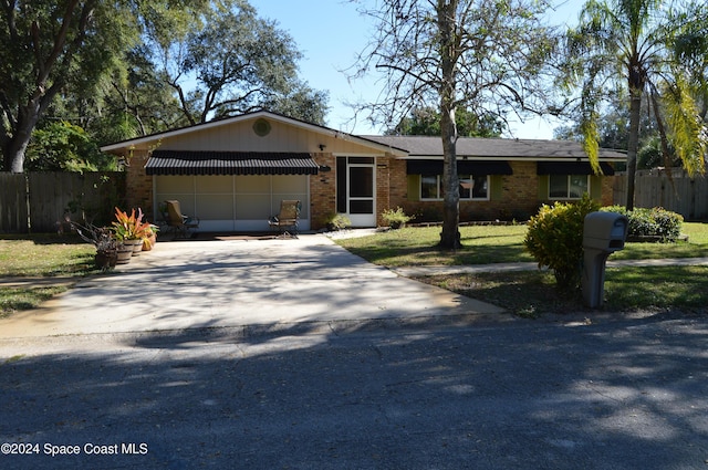 single story home featuring a front lawn