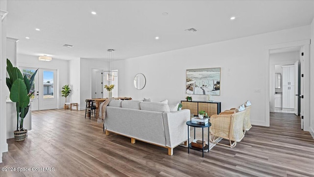 living room featuring wood finished floors, visible vents, and recessed lighting