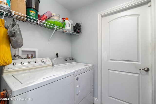 laundry room with washing machine and clothes dryer