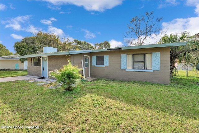 ranch-style home with a front yard