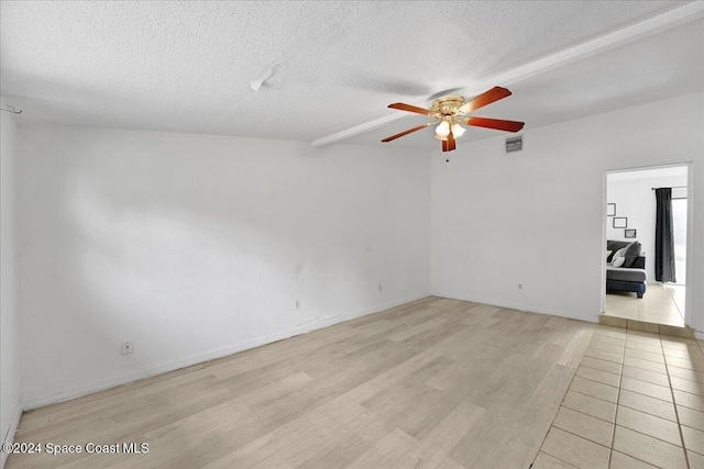 unfurnished room featuring a textured ceiling, light hardwood / wood-style floors, and ceiling fan