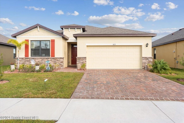 prairie-style house with a garage and a front lawn