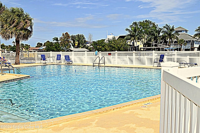 view of swimming pool