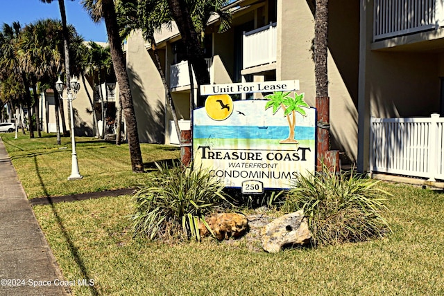 community sign with a yard