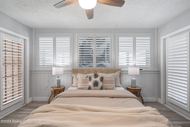 bedroom featuring a textured ceiling, hardwood / wood-style flooring, and ceiling fan