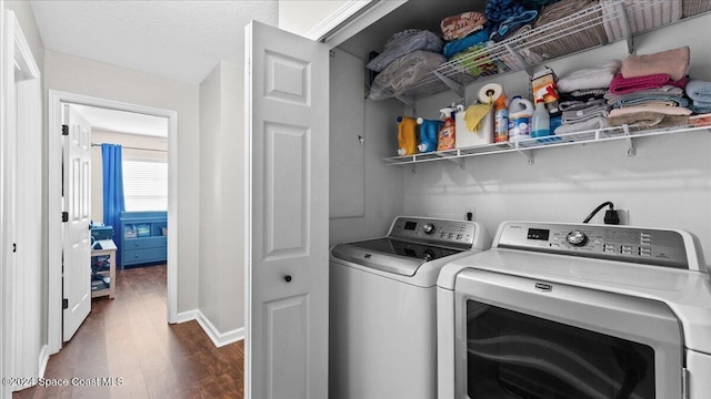 laundry area with a textured ceiling, dark hardwood / wood-style floors, and independent washer and dryer