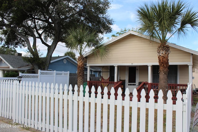 view of front facade with covered porch