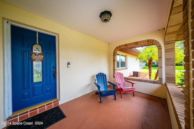 property entrance featuring a porch