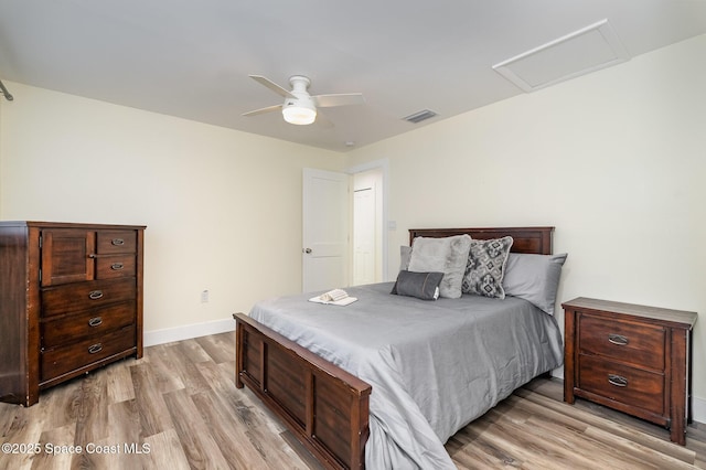 bedroom featuring light hardwood / wood-style floors and ceiling fan